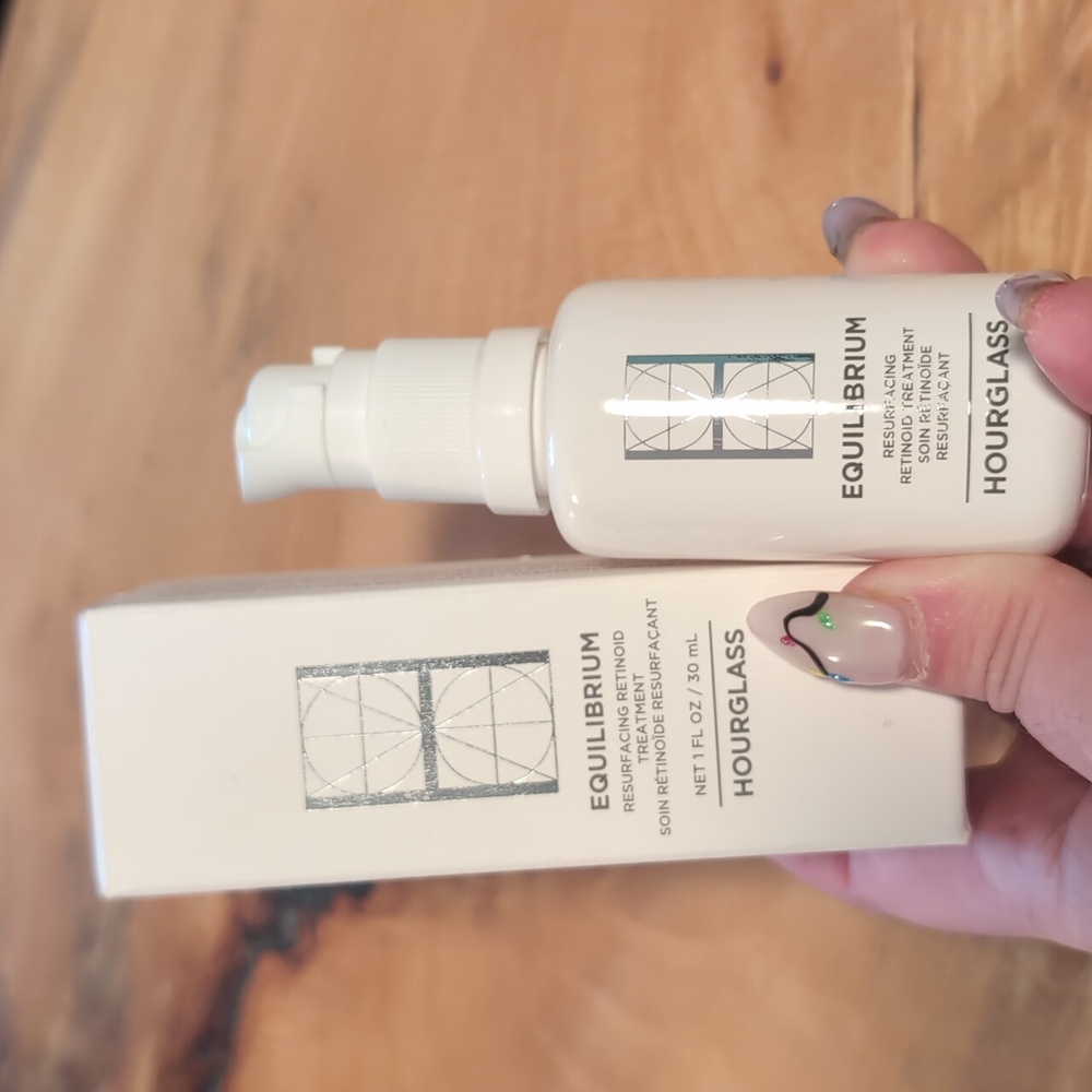 Hourglass Equilibrium Resurfacing Retinoid Treatment 1oz